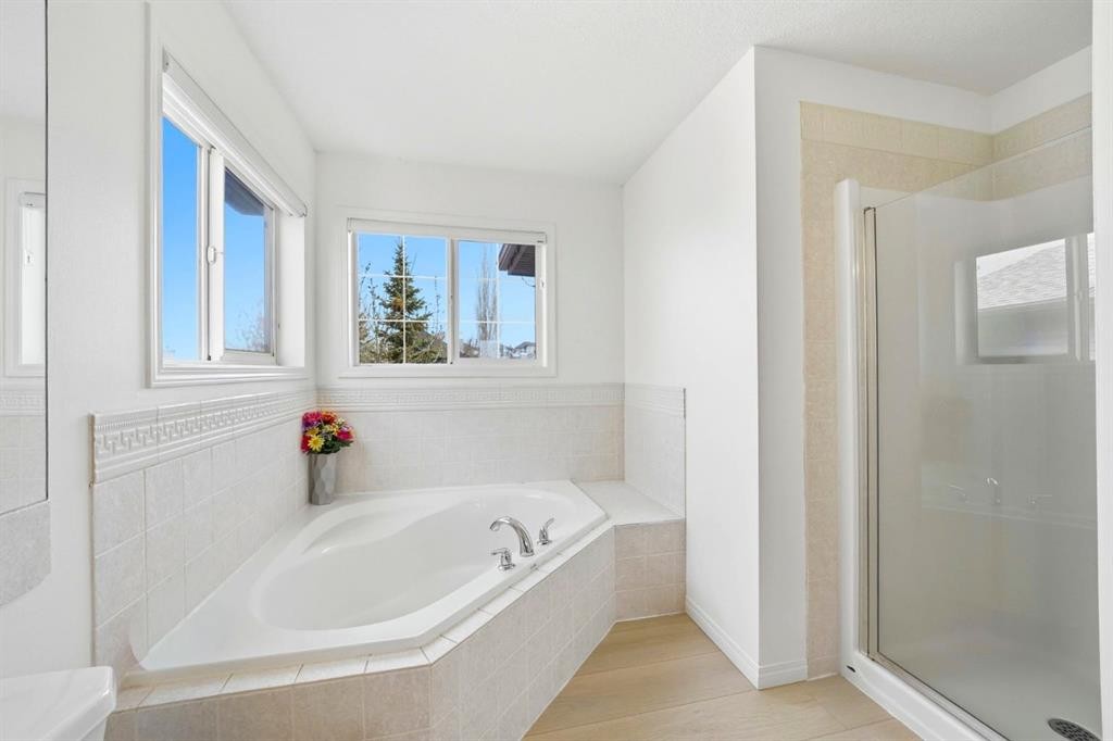 193 Hidden Creek Road Nw, Calgary, AB - Indoor Photo Showing Bathroom
