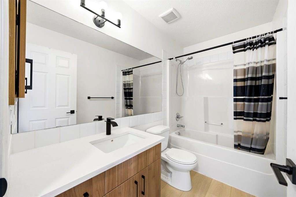 193 Hidden Creek Road Nw, Calgary, AB - Indoor Photo Showing Bathroom