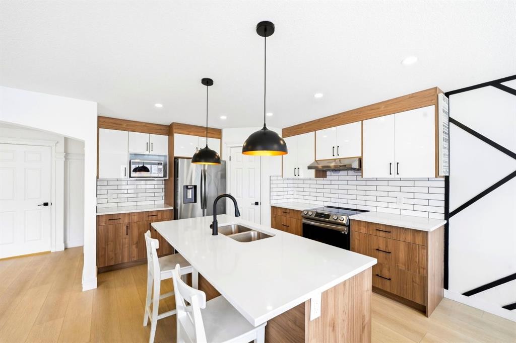 193 Hidden Creek Road Nw, Calgary, AB - Indoor Photo Showing Kitchen With Double Sink With Upgraded Kitchen