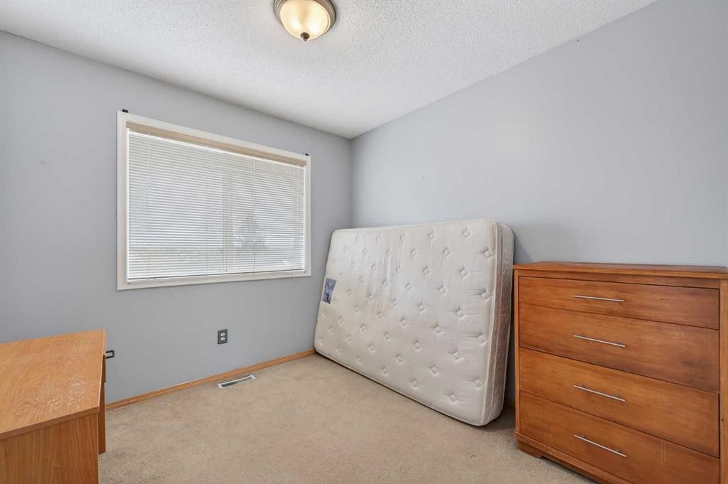 33 Harvest Oak Circle Ne, Calgary, AB - Indoor Photo Showing Other Room