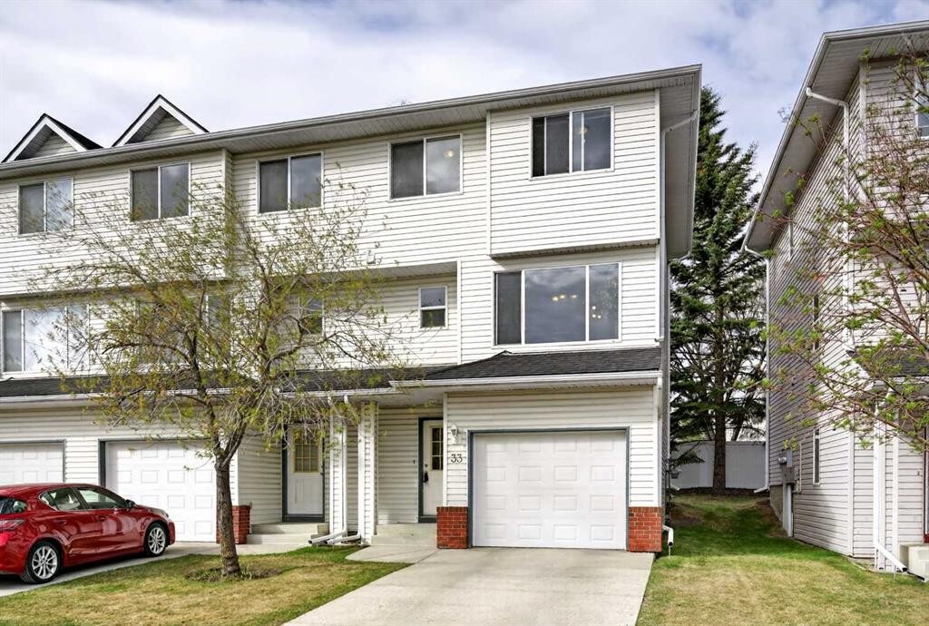 33 Harvest Oak Circle Ne, Calgary, AB - Outdoor With Facade