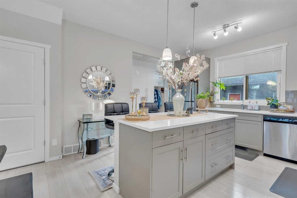 165 Savanna Street Ne, Calgary, AB - Indoor Photo Showing Kitchen