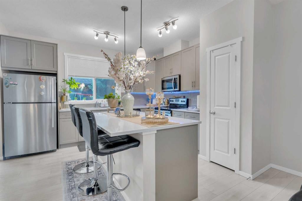 165 Savanna Street Ne, Calgary, AB - Indoor Photo Showing Kitchen