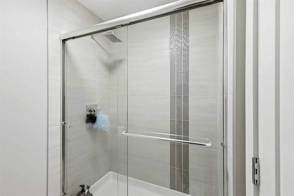 75 Aspen Summit Court Sw, Calgary, AB - Indoor Photo Showing Bathroom