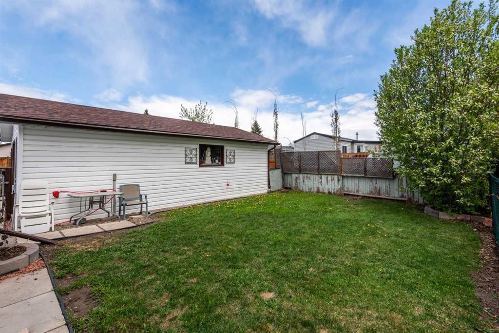 829 Bayview Road, Strathmore, AB