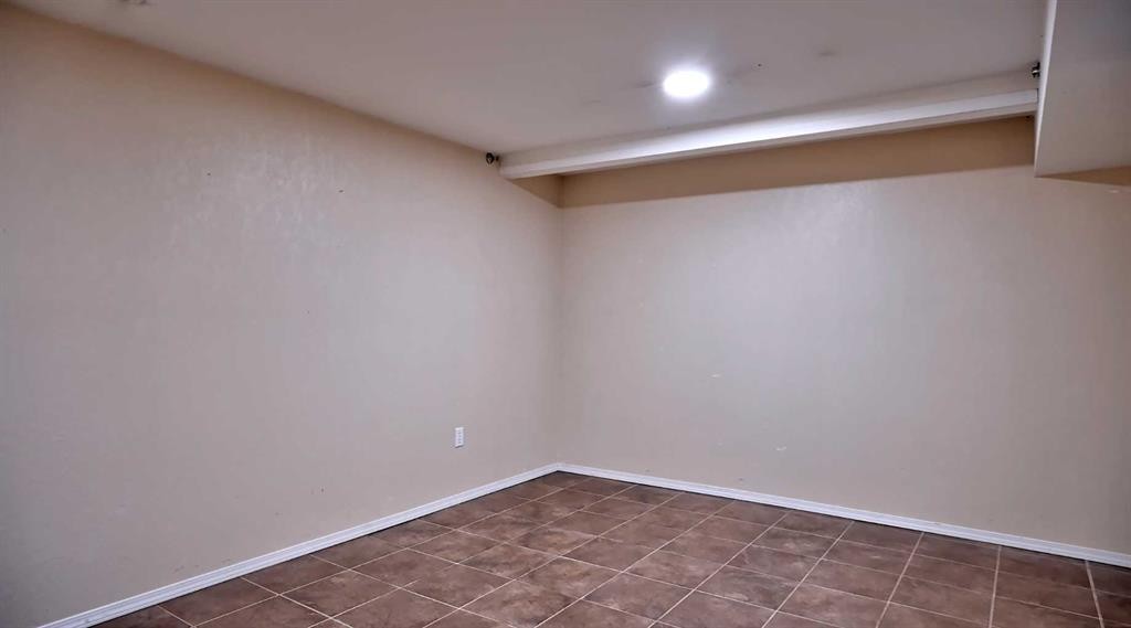48 Riverbrook Road Se, Calgary, AB - Indoor Photo Showing Other Room