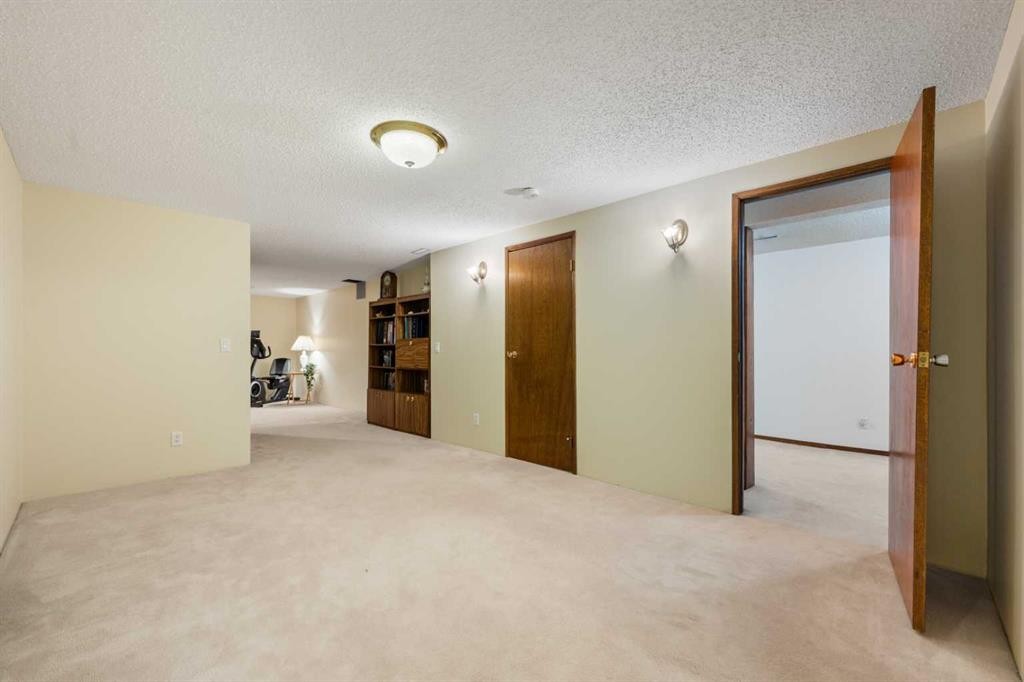 479 Templevale Drive Ne, Calgary, AB - Indoor Photo Showing Other Room