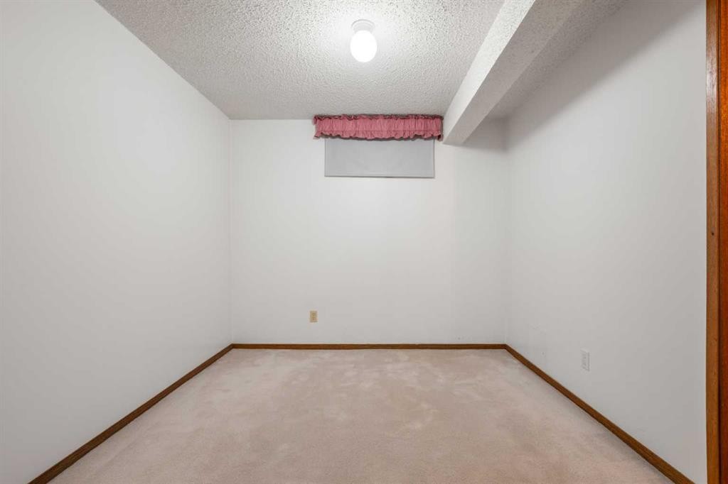 479 Templevale Drive Ne, Calgary, AB - Indoor Photo Showing Other Room