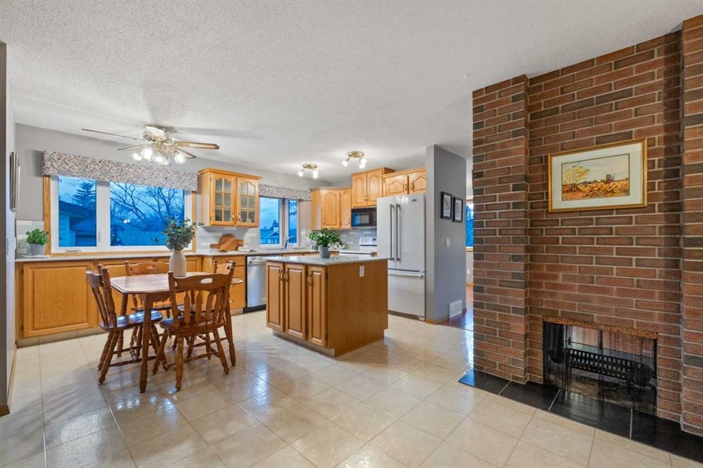 479 Templevale Drive Ne, Calgary, AB - Indoor With Fireplace