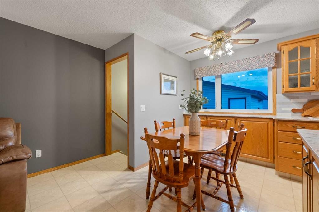 479 Templevale Drive Ne, Calgary, AB - Indoor Photo Showing Dining Room