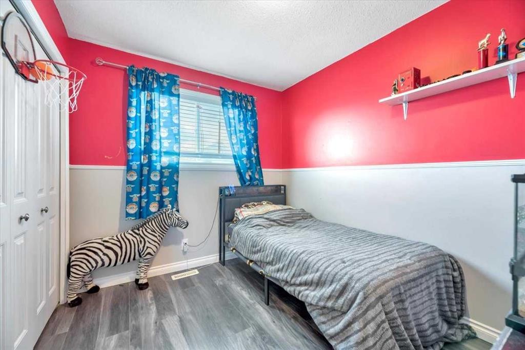 334 Lausen Place, Carseland, AB - Indoor Photo Showing Bedroom