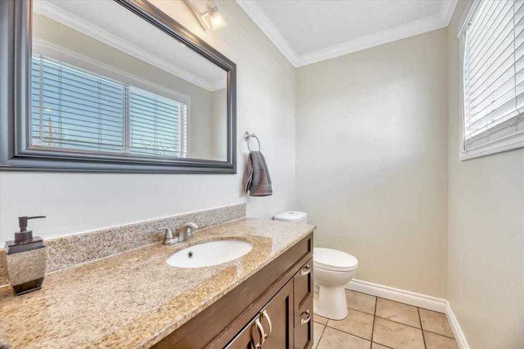 334 Lausen Place, Carseland, AB - Indoor Photo Showing Bathroom