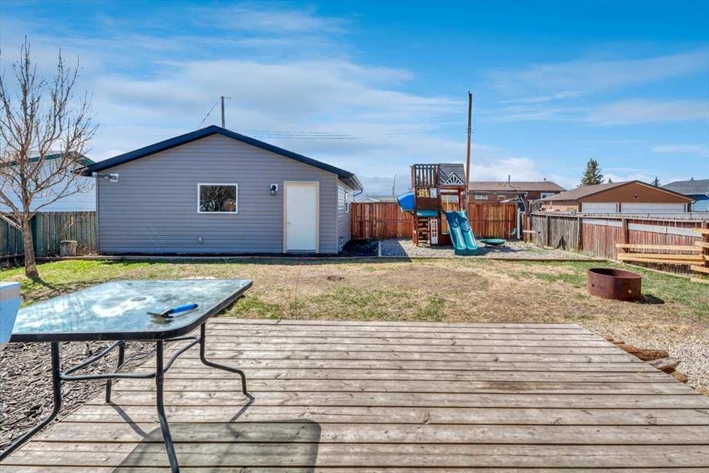 334 Lausen Place, Carseland, AB - Outdoor