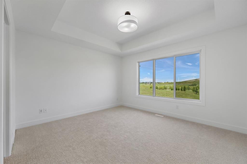 135 Walgrove Bay Se, Calgary, AB - Indoor Photo Showing Other Room