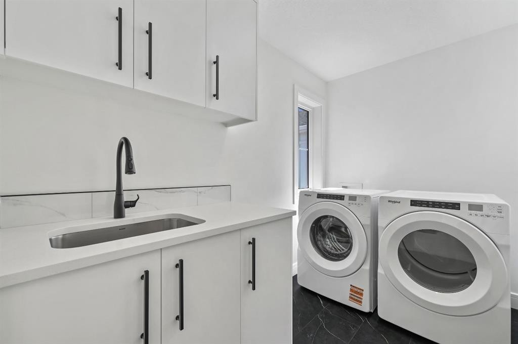 135 Walgrove Bay Se, Calgary, AB - Indoor Photo Showing Laundry Room