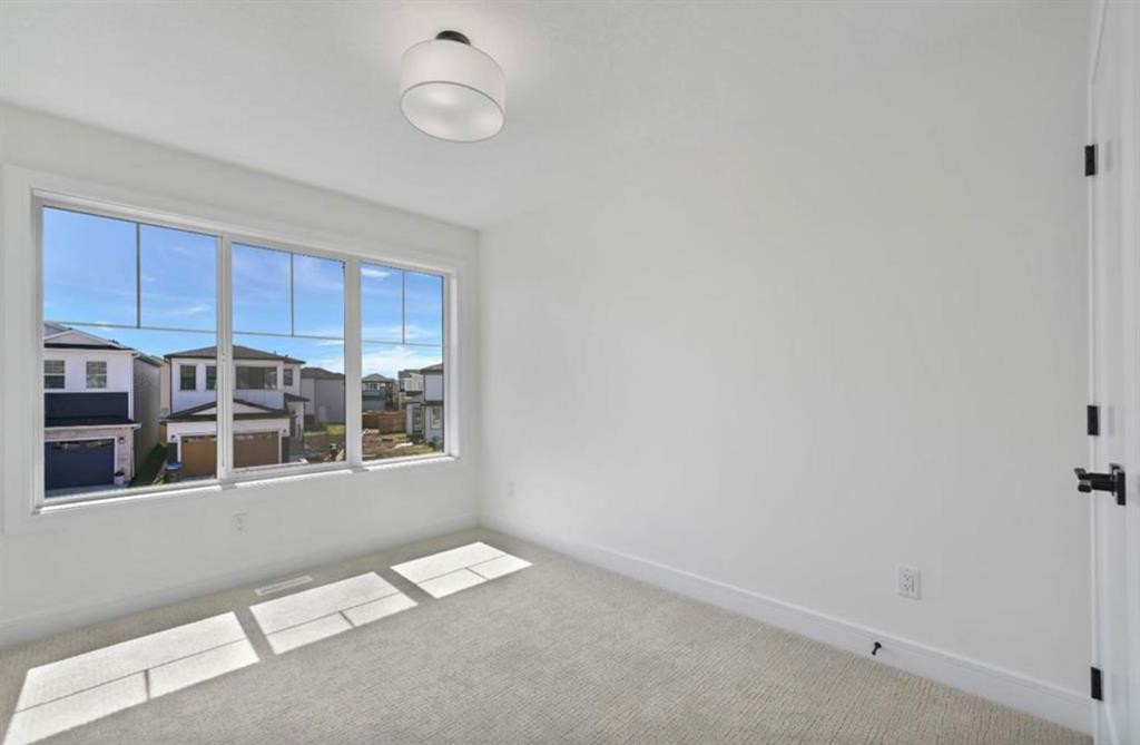 135 Walgrove Bay Se, Calgary, AB - Indoor Photo Showing Other Room