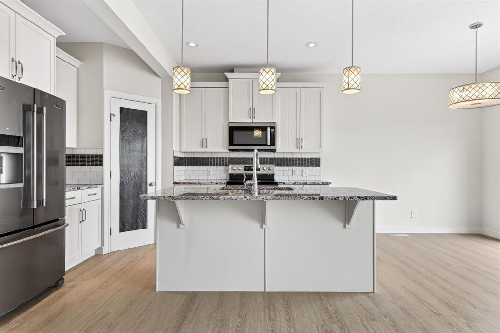 123 Evanscrest Way Nw, Calgary, AB - Indoor Photo Showing Kitchen With Stainless Steel Kitchen With Upgraded Kitchen