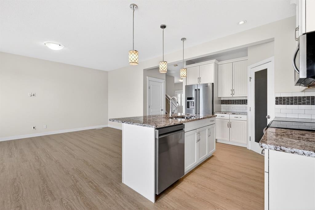 123 Evanscrest Way Nw, Calgary, AB - Indoor Photo Showing Kitchen With Stainless Steel Kitchen With Upgraded Kitchen