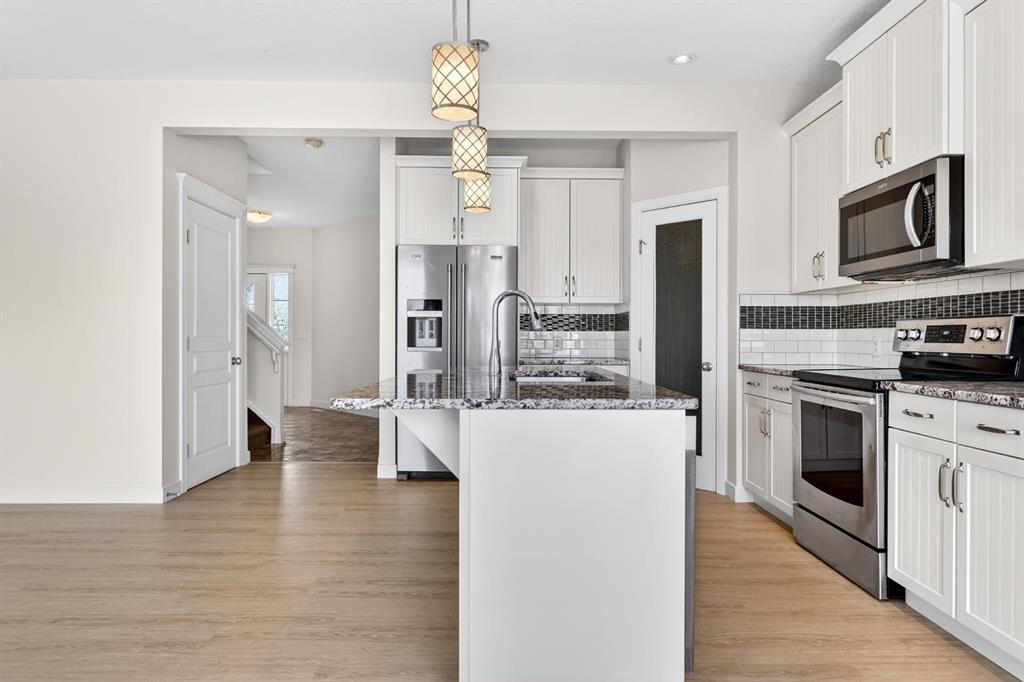123 Evanscrest Way Nw, Calgary, AB - Indoor Photo Showing Kitchen With Stainless Steel Kitchen With Upgraded Kitchen