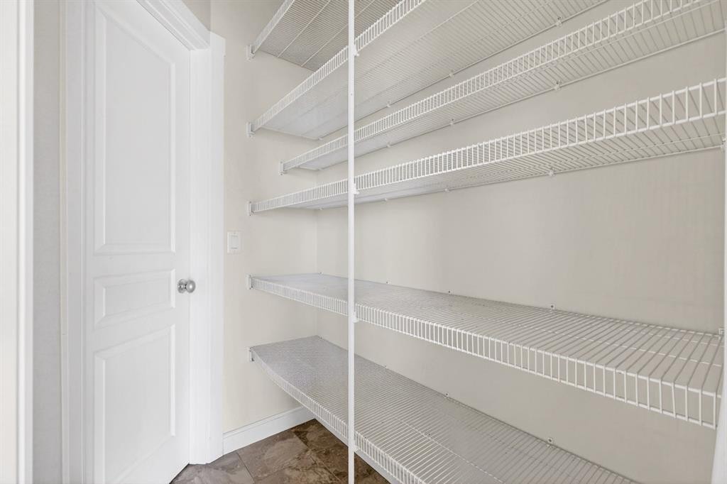 123 Evanscrest Way Nw, Calgary, AB - Indoor With Storage