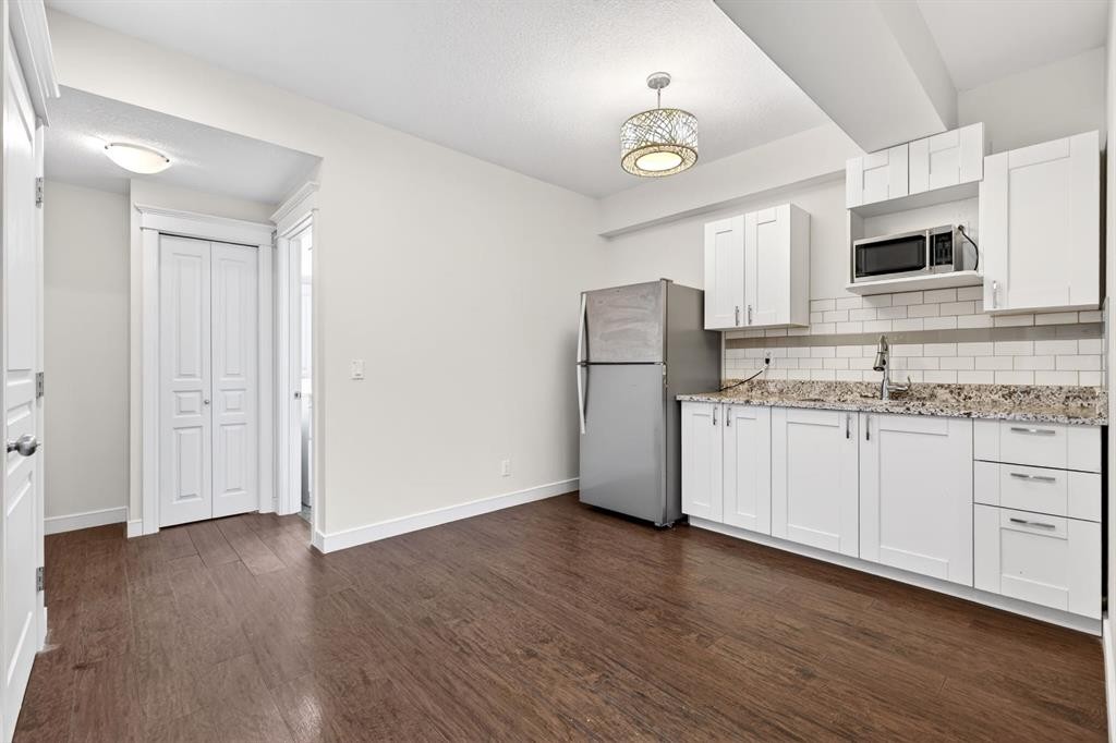 123 Evanscrest Way Nw, Calgary, AB - Indoor Photo Showing Kitchen