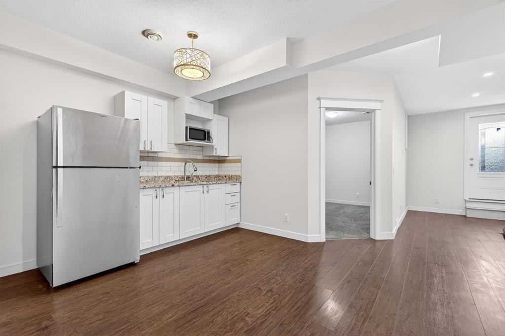123 Evanscrest Way Nw, Calgary, AB - Indoor Photo Showing Kitchen