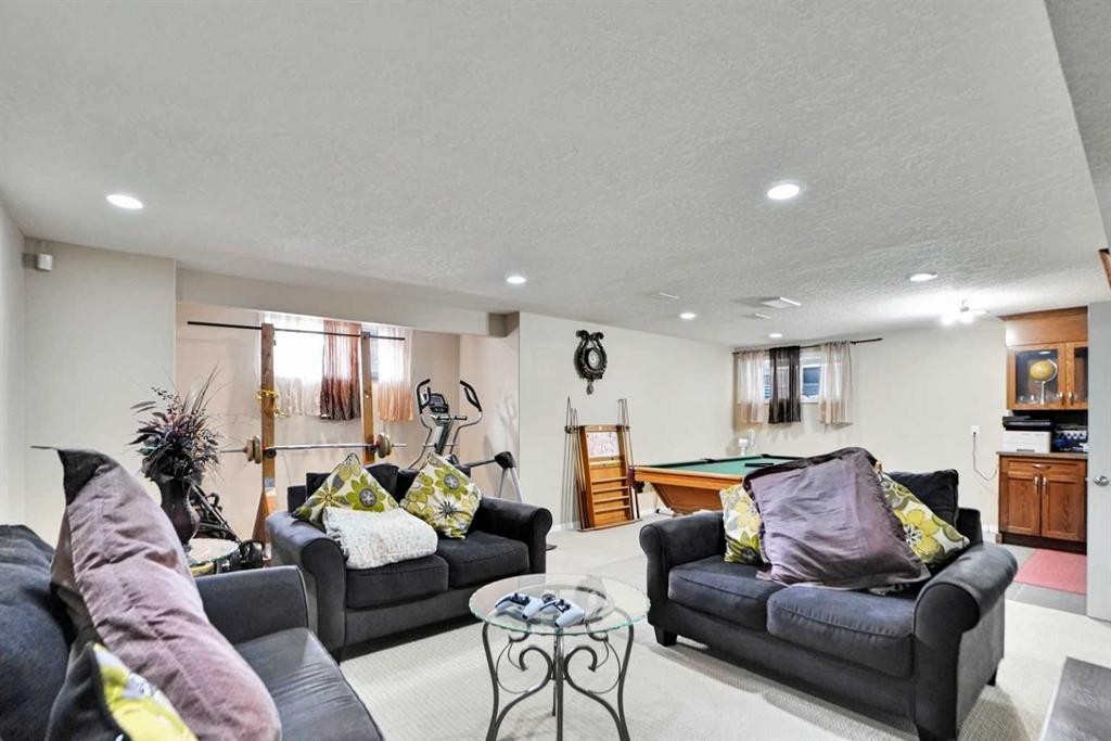 39 Skyview Shores Rise Ne, Calgary, AB - Indoor Photo Showing Living Room