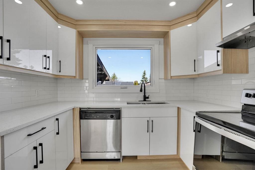 20 Templehill Crescent Ne, Calgary, AB - Indoor Photo Showing Kitchen
