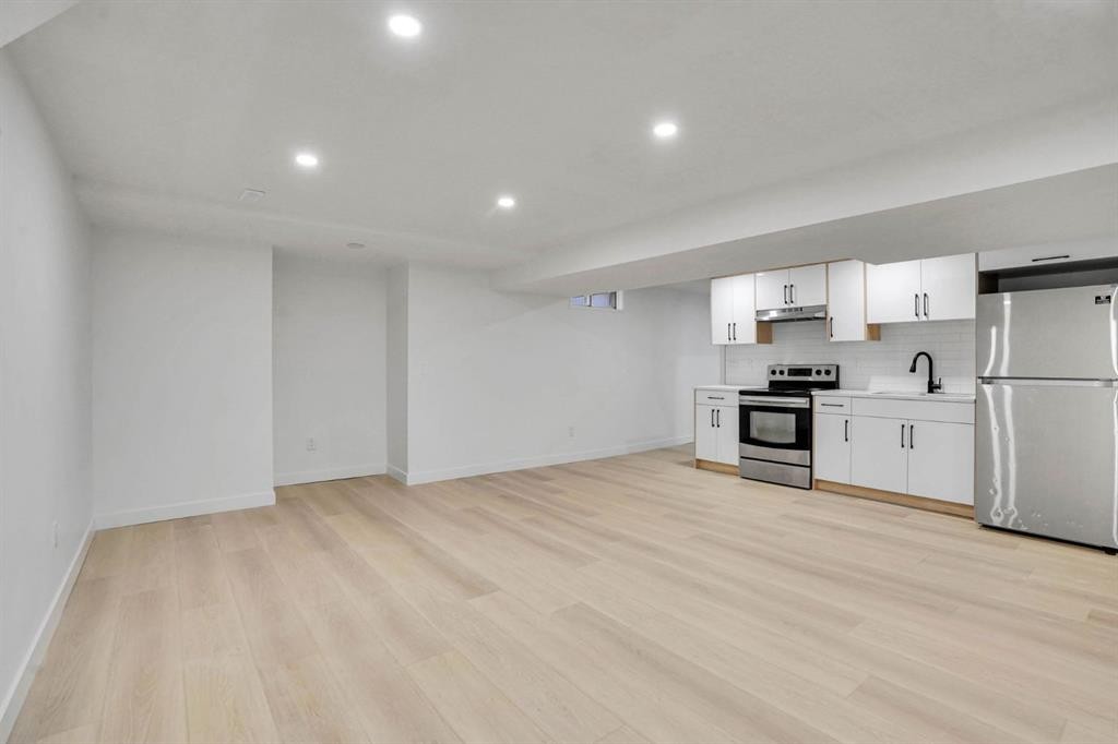20 Templehill Crescent Ne, Calgary, AB - Indoor Photo Showing Kitchen