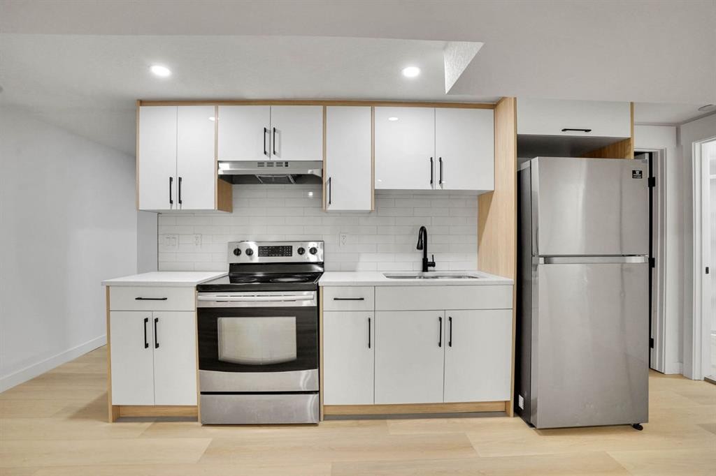 20 Templehill Crescent Ne, Calgary, AB - Indoor Photo Showing Kitchen