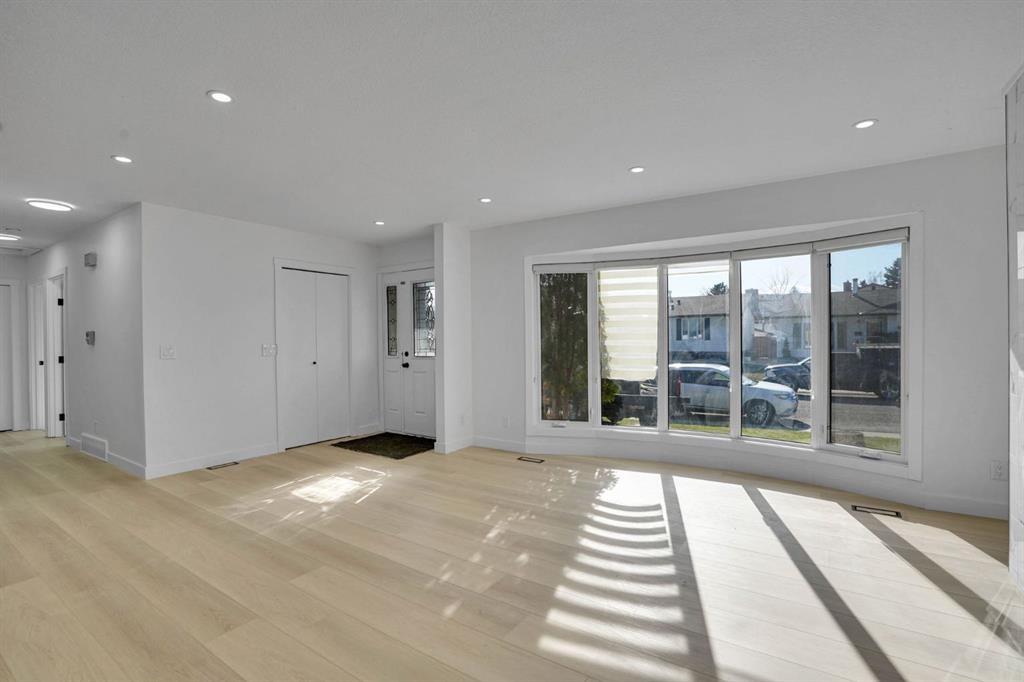 20 Templehill Crescent Ne, Calgary, AB - Indoor Photo Showing Other Room