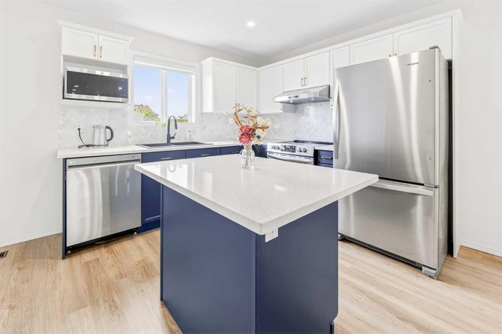 182 Covemeadow Close Ne, Calgary, AB - Indoor Photo Showing Kitchen With Stainless Steel Kitchen With Upgraded Kitchen