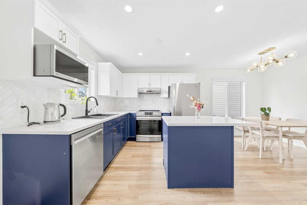 182 Covemeadow Close Ne, Calgary, AB - Indoor Photo Showing Kitchen With Stainless Steel Kitchen With Upgraded Kitchen