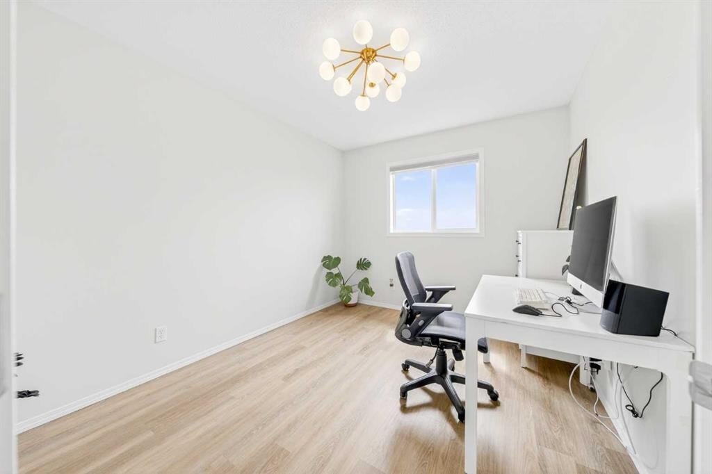 182 Covemeadow Close Ne, Calgary, AB - Indoor Photo Showing Office