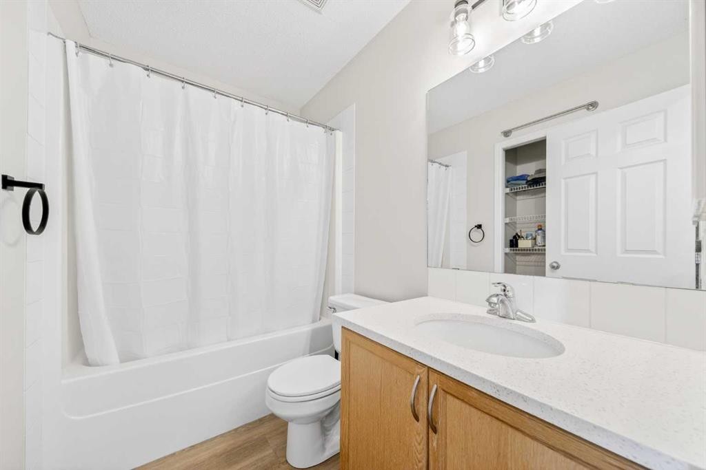 182 Covemeadow Close Ne, Calgary, AB - Indoor Photo Showing Bathroom