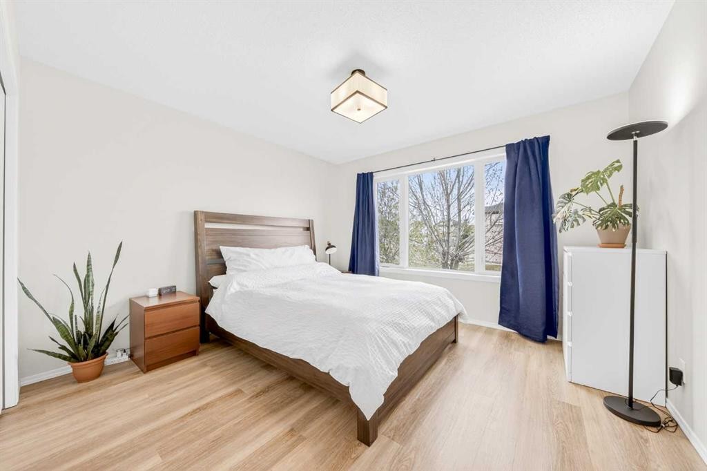 182 Covemeadow Close Ne, Calgary, AB - Indoor Photo Showing Bedroom