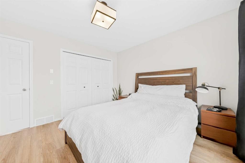 182 Covemeadow Close Ne, Calgary, AB - Indoor Photo Showing Bedroom