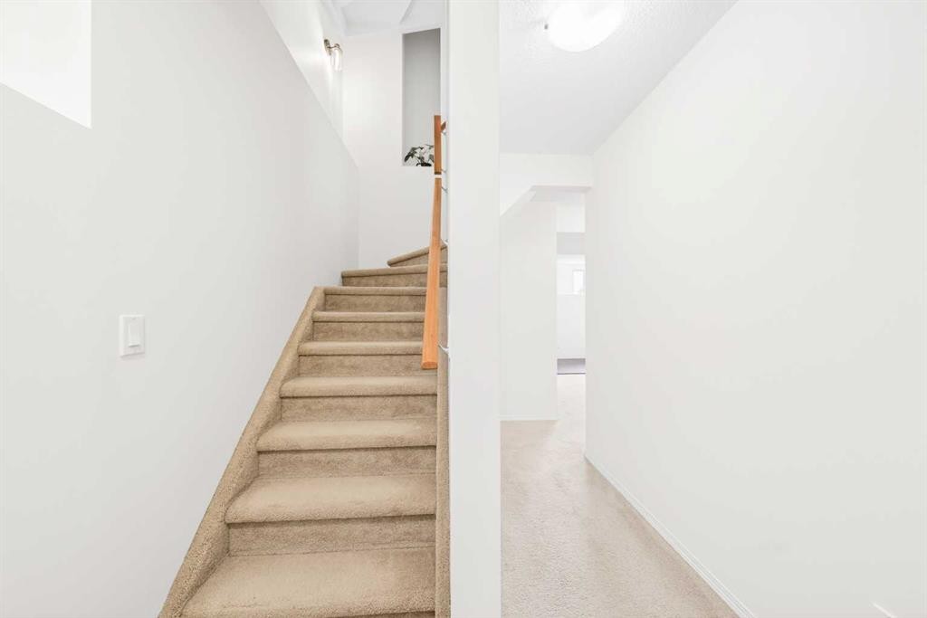 182 Covemeadow Close Ne, Calgary, AB - Indoor Photo Showing Other Room