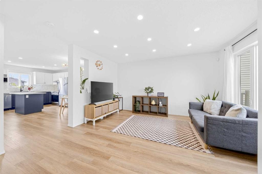 182 Covemeadow Close Ne, Calgary, AB - Indoor Photo Showing Living Room