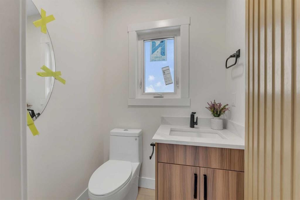 4917 88 Avenue Ne, Calgary, AB - Indoor Photo Showing Bathroom