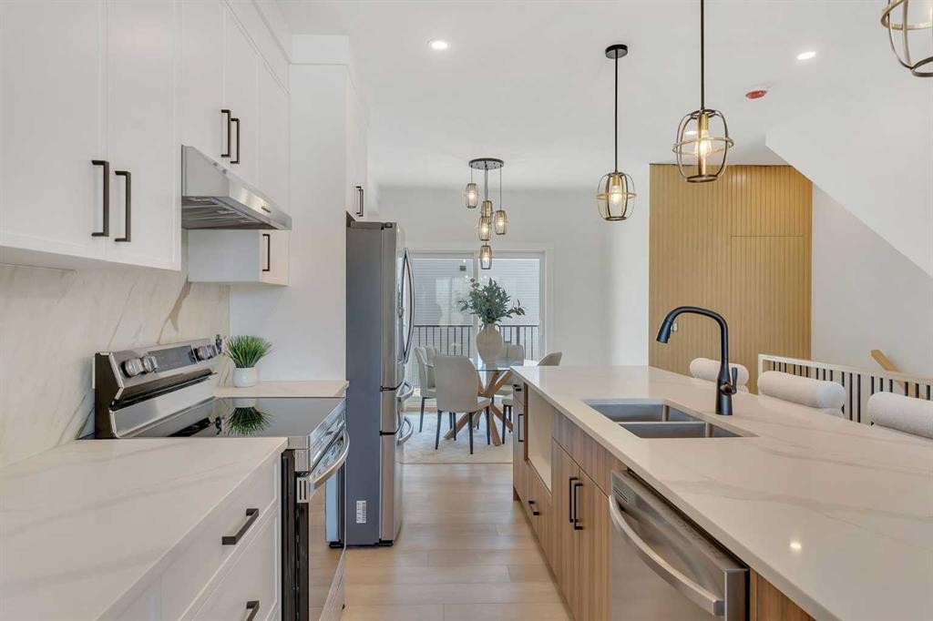 4917 88 Avenue Ne, Calgary, AB - Indoor Photo Showing Kitchen With Stainless Steel Kitchen With Double Sink With Upgraded Kitchen