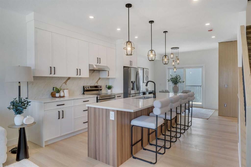 4917 88 Avenue Ne, Calgary, AB - Indoor Photo Showing Kitchen With Upgraded Kitchen