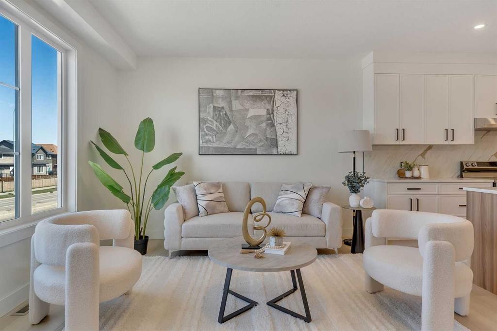 4917 88 Avenue Ne, Calgary, AB - Indoor Photo Showing Living Room