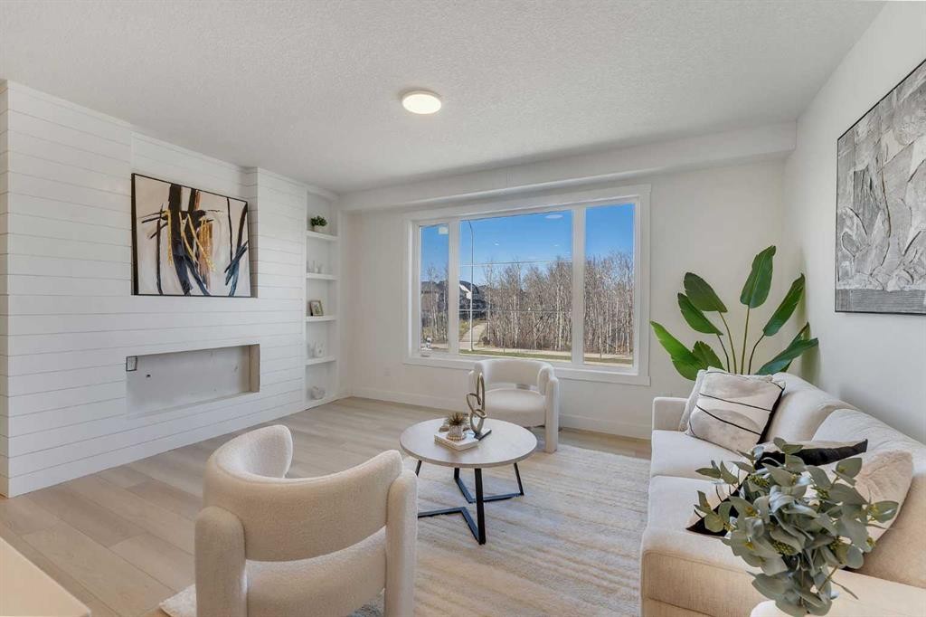 4917 88 Avenue Ne, Calgary, AB - Indoor Photo Showing Living Room With Fireplace