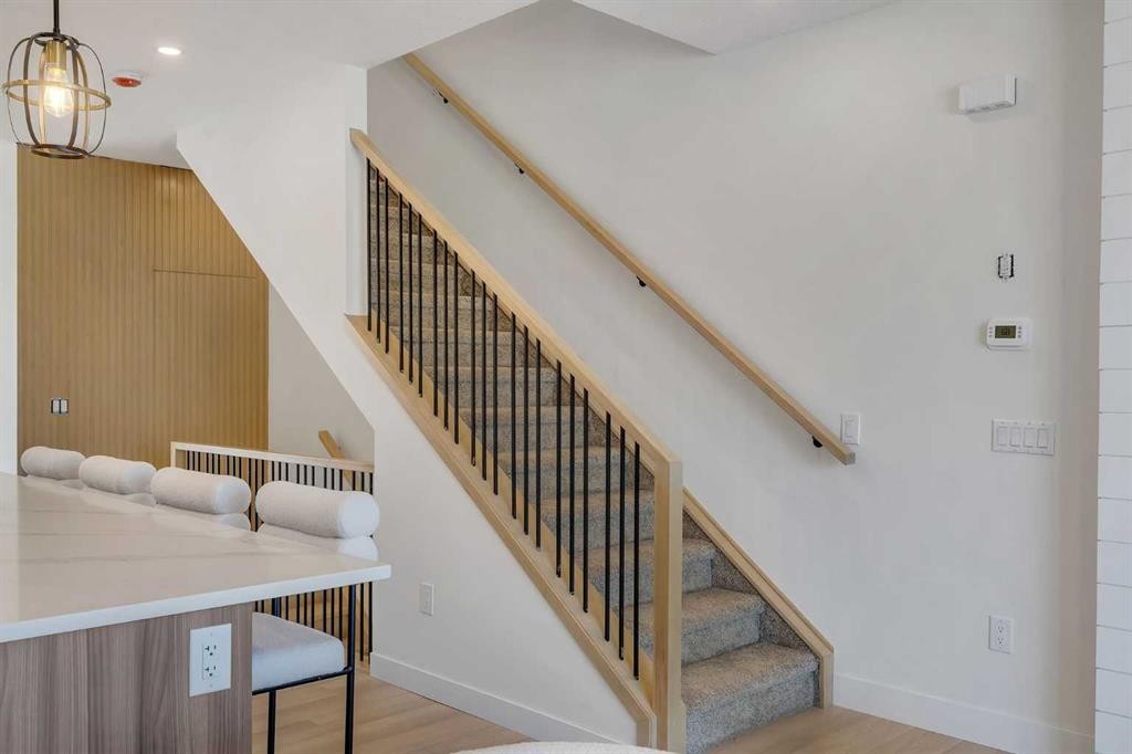 4917 88 Avenue Ne, Calgary, AB - Indoor Photo Showing Other Room