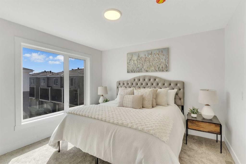 4917 88 Avenue Ne, Calgary, AB - Indoor Photo Showing Bedroom