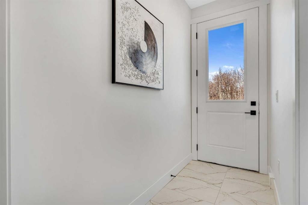 4917 88 Avenue Ne, Calgary, AB - Indoor Photo Showing Other Room