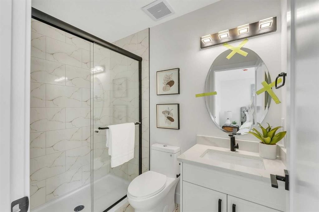 4917 88 Avenue Ne, Calgary, AB - Indoor Photo Showing Bathroom
