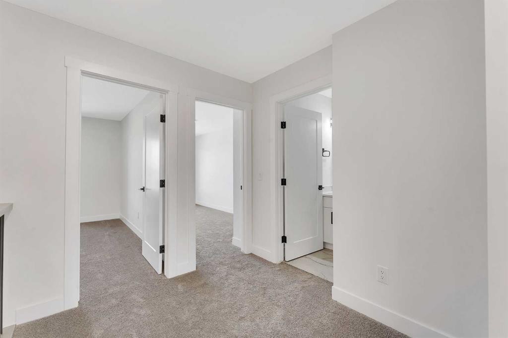 4917 88 Avenue Ne, Calgary, AB - Indoor Photo Showing Other Room