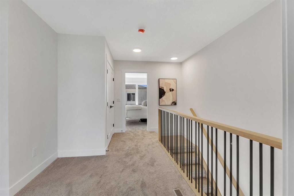 4917 88 Avenue Ne, Calgary, AB - Indoor Photo Showing Other Room